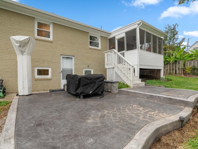 Building Photo - 6095 Wilson Blvd