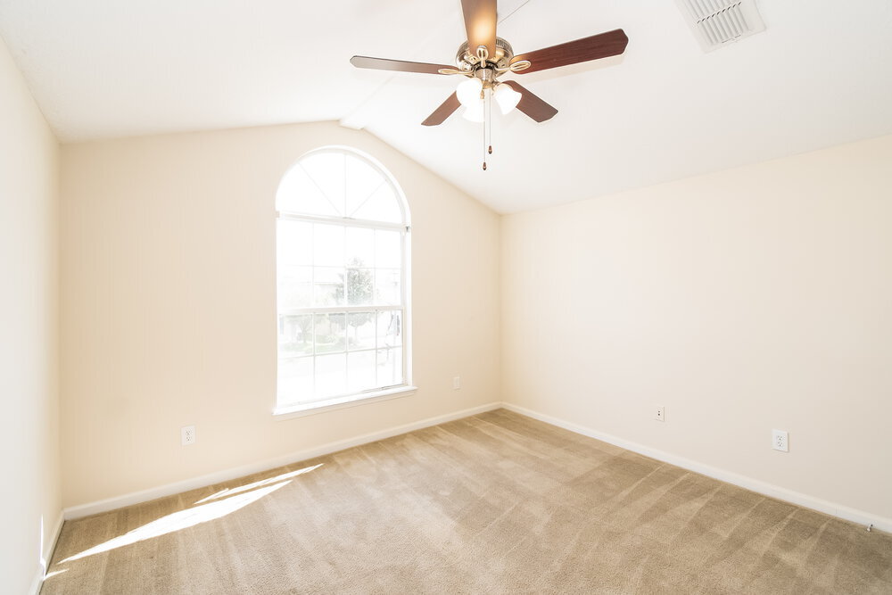 Building Photo - 2452 Willowbend Dr
