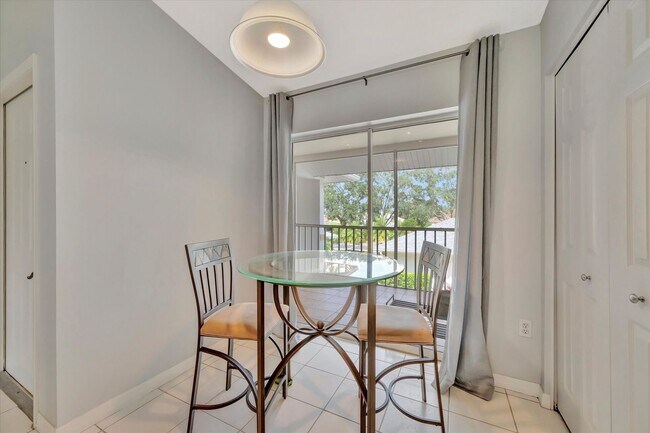 Building Photo - Golf Membership Included • 6-12 Months Lease • Furnished 2 Bedroom Condo