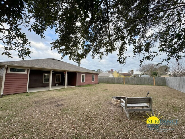 Building Photo - Exquisite 4 Bedroom Home in Navarre Near Beaches & Amenities!