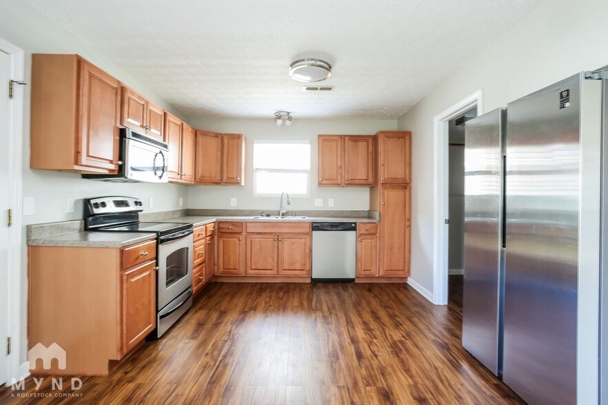 Building Photo - 540 Rockets St