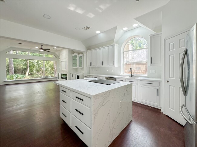 Building Photo - 93 N Acacia Park Cir