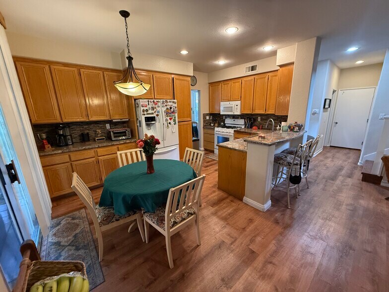 Building Photo - 2525 Saddlehorn Dr