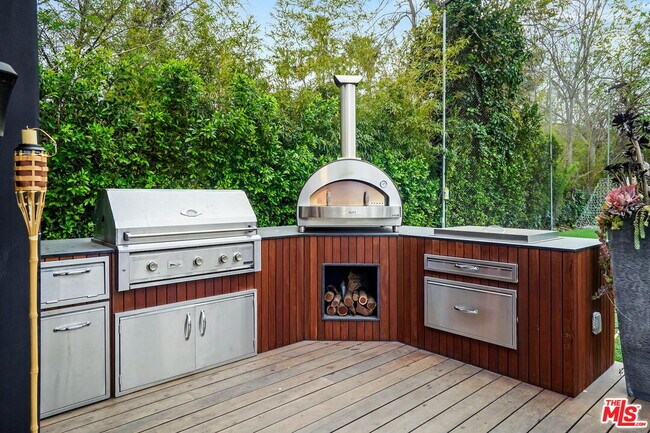 Building Photo - 6029 Melvin Ave