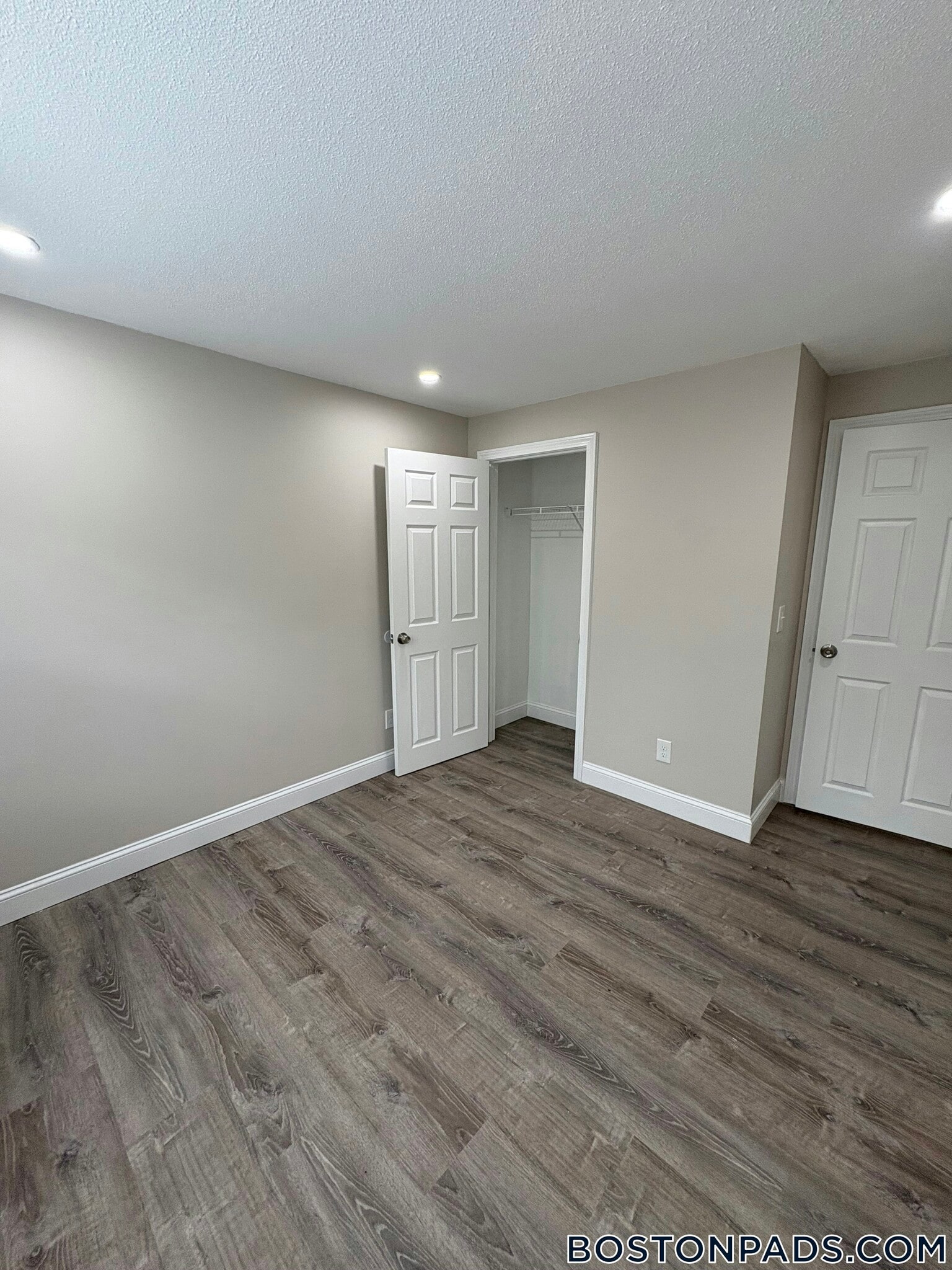 Building Photo - 25 Kenmar Dr
