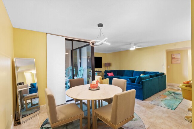 Building Photo - 500 Egret Cir