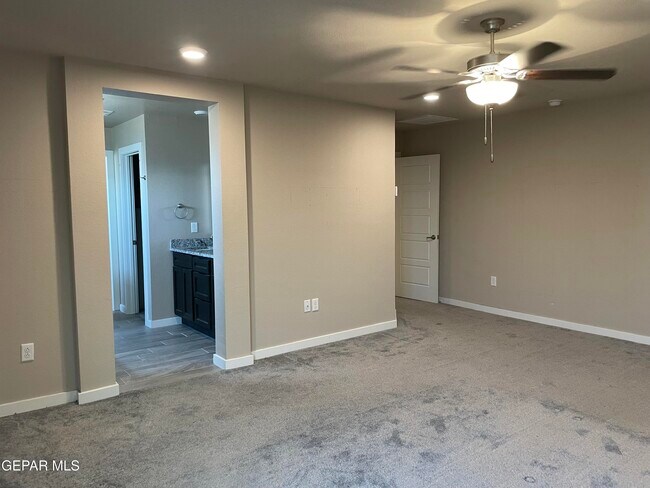 Building Photo - 15117 Design Ct