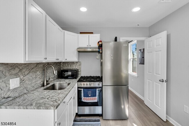 Building Photo - 438 Brookside Ave