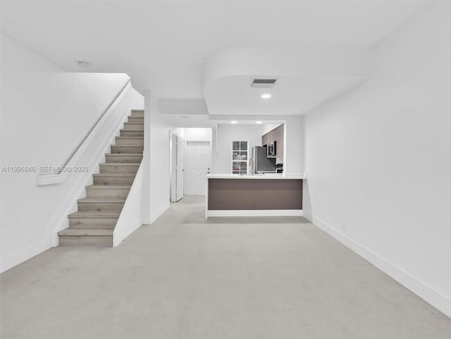 Building Photo - 8 Key W Ct