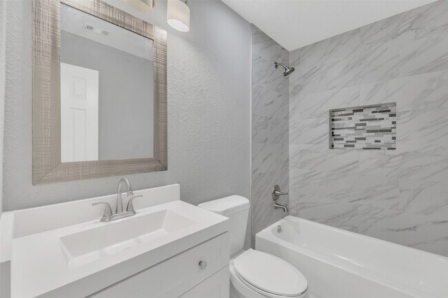 Building Photo - 6923 Creek Village Dr