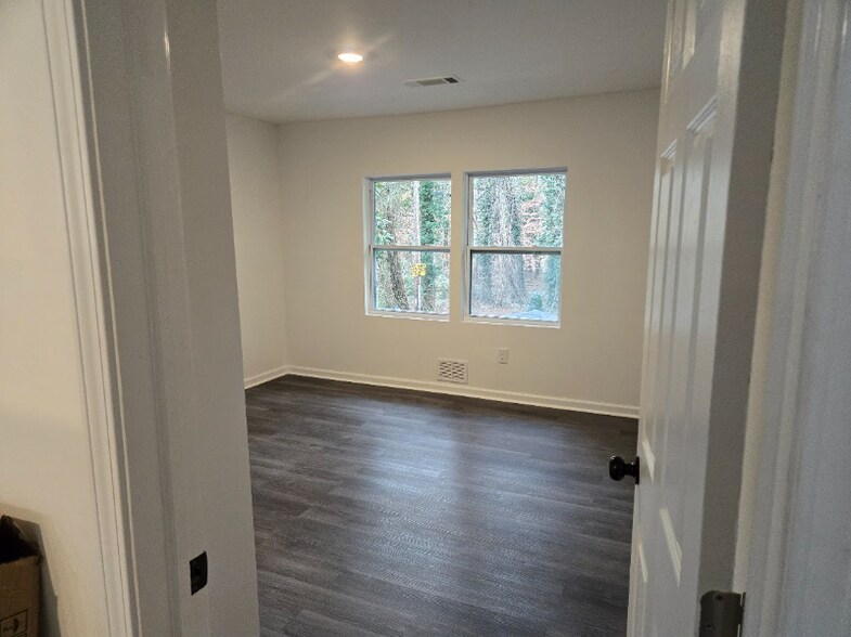 Building Photo - 175 Holly Rd NW