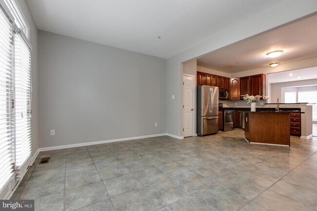 Building Photo - 8832 Papillon Dr