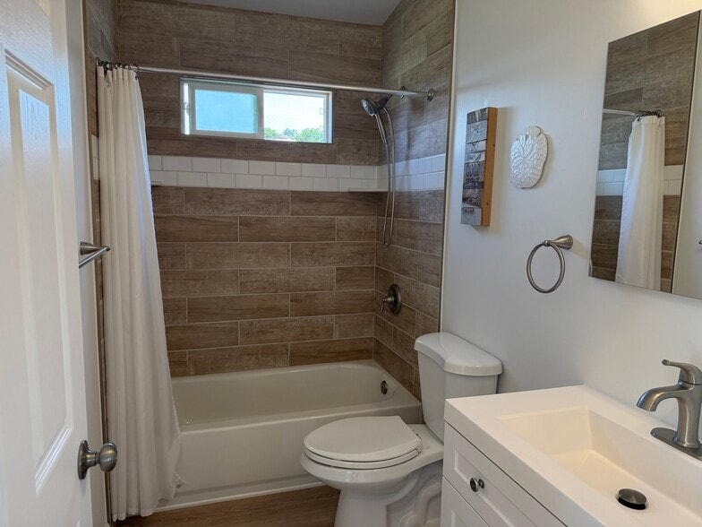 Building Photo - 3273 Chicago St