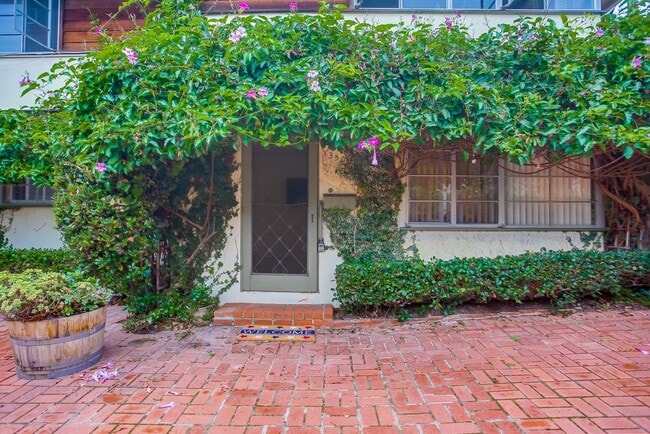 Building Photo - 350 Gravilla St