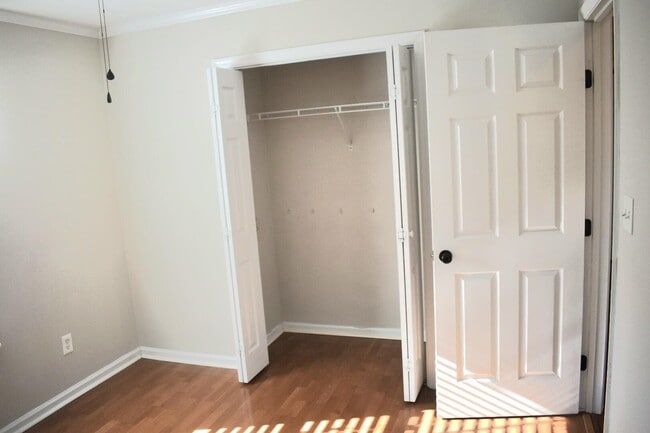 Building Photo - 1889 Long Creek Falls