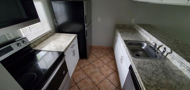 Building Photo - 8540 N Sherman Cir