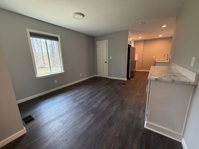 Building Photo - Charming 4/2.5 House in Armuchee- $1,995