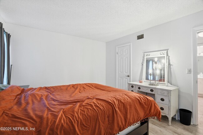 Building Photo - 3737 Loretto Rd