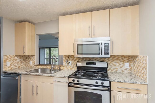 Building Photo - 208 Sunshine Ct