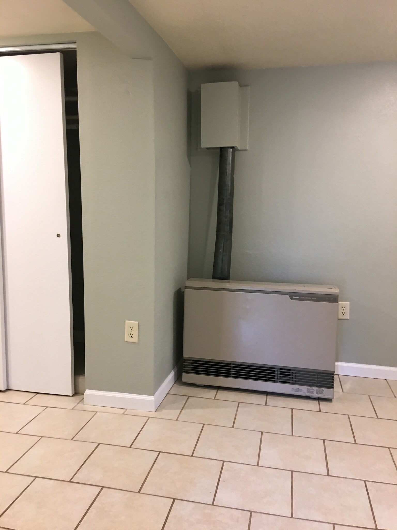 Building Photo - 725 E 5th St