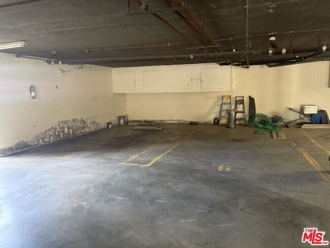 Building Photo - 1702 Brockton Ave