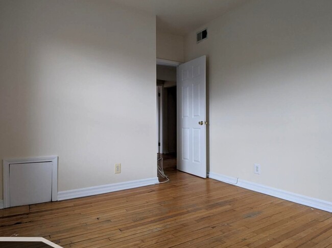 Building Photo - 3000 N Whipple St