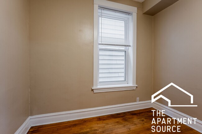 Building Photo - 2614 N Springfield Ave