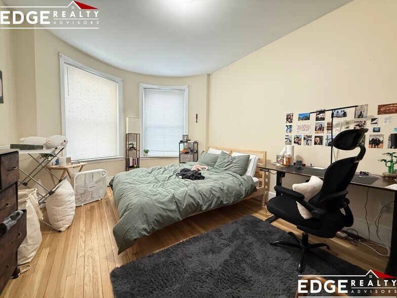 Building Photo - 74 Egmont St