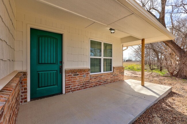 Building Photo - New Duplex For Lease in Noble on large lot. $500.00 off 1st month's rent with a 2 year lease!