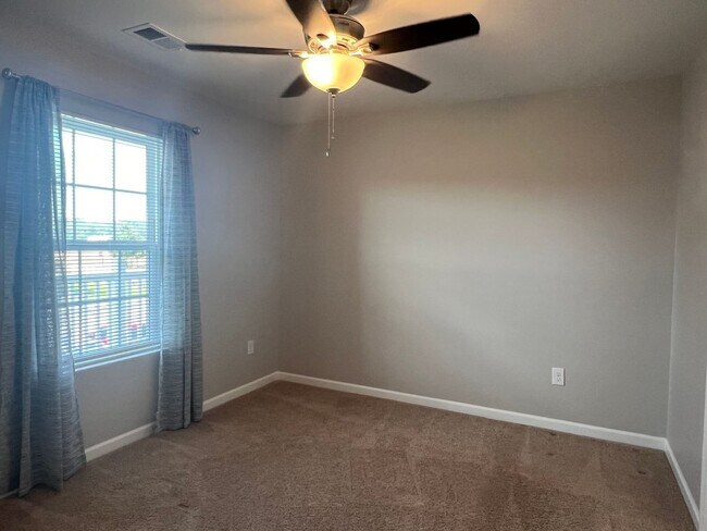 Building Photo - 3 Bedroom, 2 Bath, Condo at Tullamore Lakes in Sun Colony. Available now@