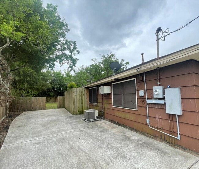 Building Photo - 605 Tovrea Rd