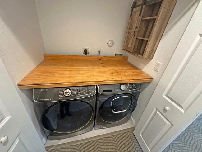 Building Photo - Stylish 3-Bedroom Home with Pool, Garage &...