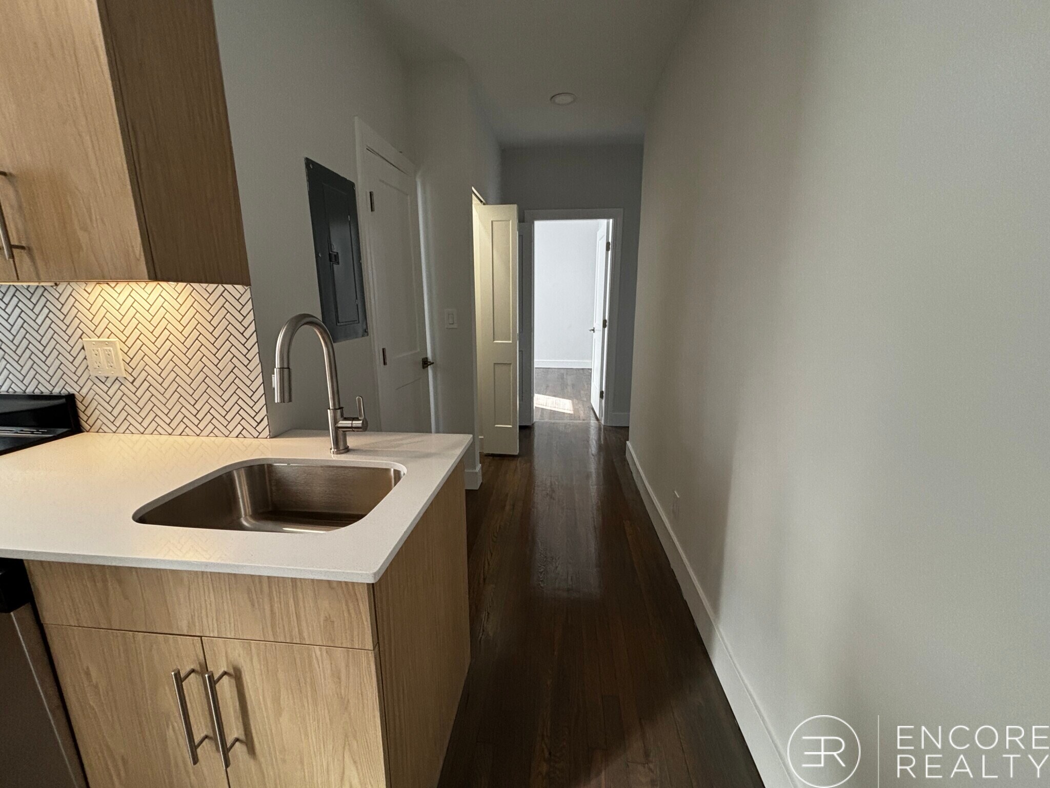 Building Photo - 65 Park Dr