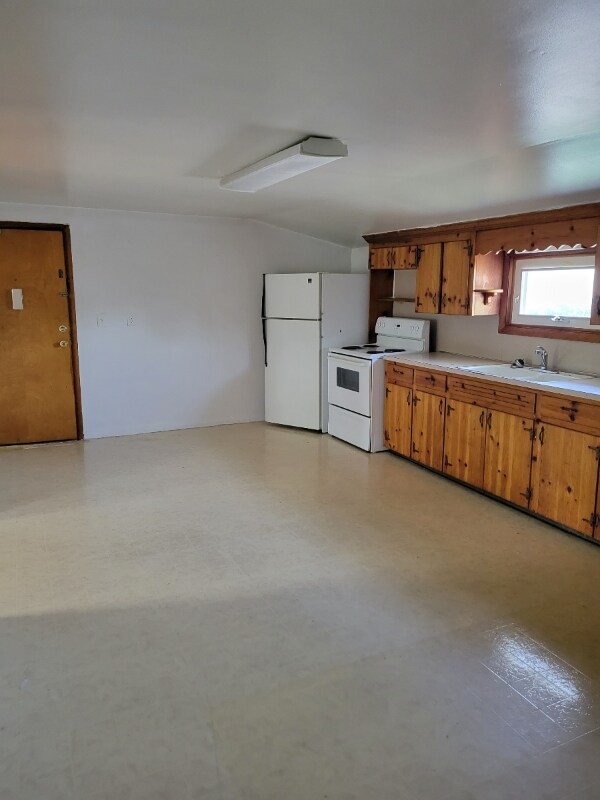Building Photo - 17929 Leona Ave