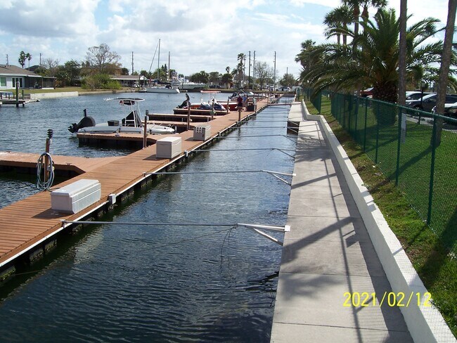 Building Photo - 6035 Sea Ranch Dr