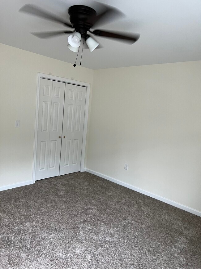 Building Photo - 5 Red Maple Ln