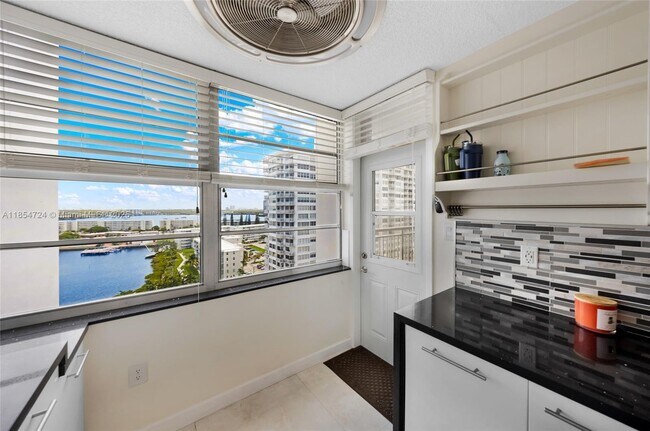 Building Photo - 18081 Biscayne Blvd