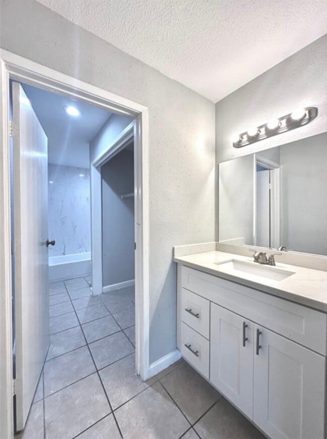 Building Photo - 8717 Victorian Village Dr