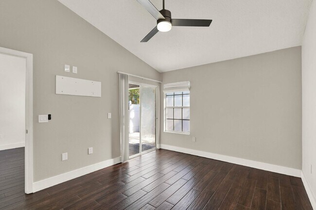 Building Photo - Charming 2-Bedroom + Bonus Room/Loft, 2-Bath Townhome Retreat in Conway!