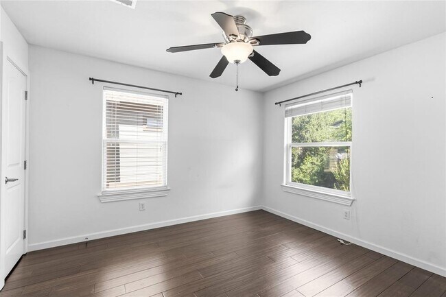 Building Photo - 2610 Hidalgo St
