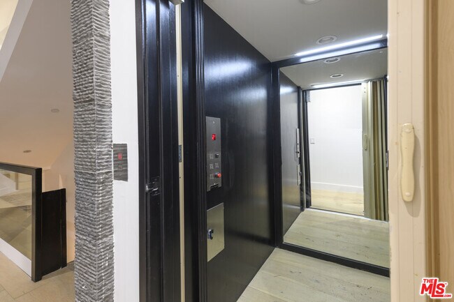 Building Photo - 2271 Gloaming Way