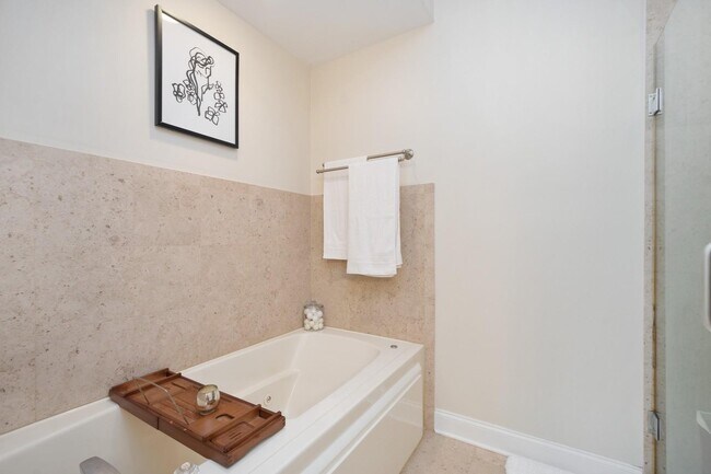 Building Photo - 1801 W Addison St