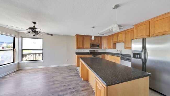 Building Photo - 2 Bed 2 Bath - Windjammer Park - Dog per Approval - NAS Whidbey