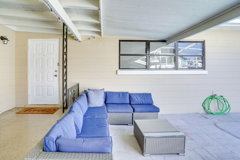 Building Photo - 916 Ave S SE