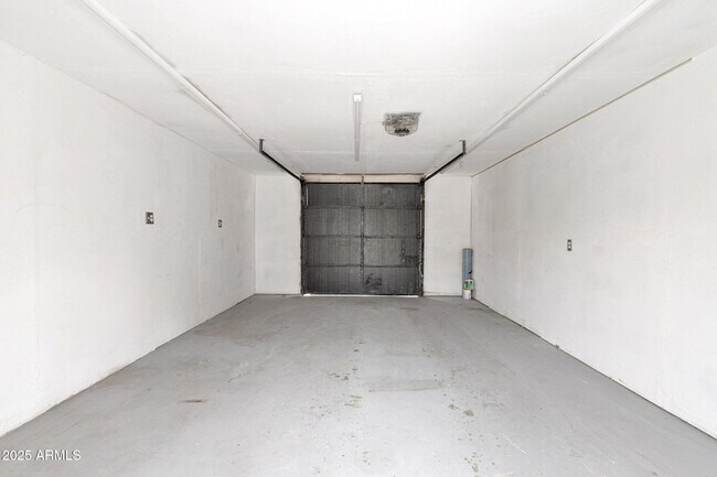 Building Photo - 301 N 87th St