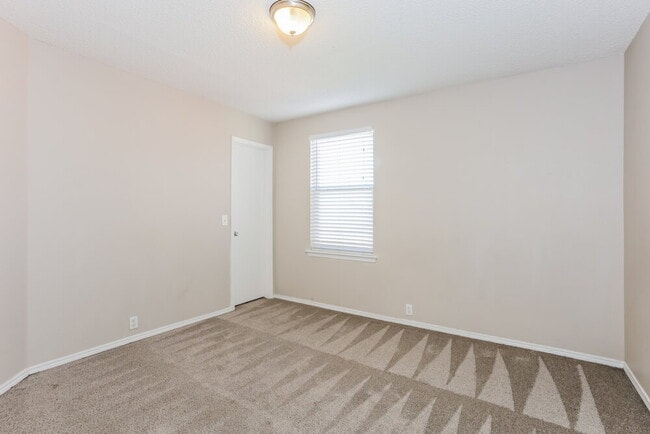 Building Photo - 1511 Columbia Dr