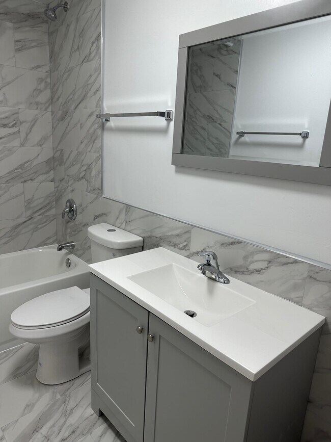 Building Photo - 6259 N Milwaukee Ave