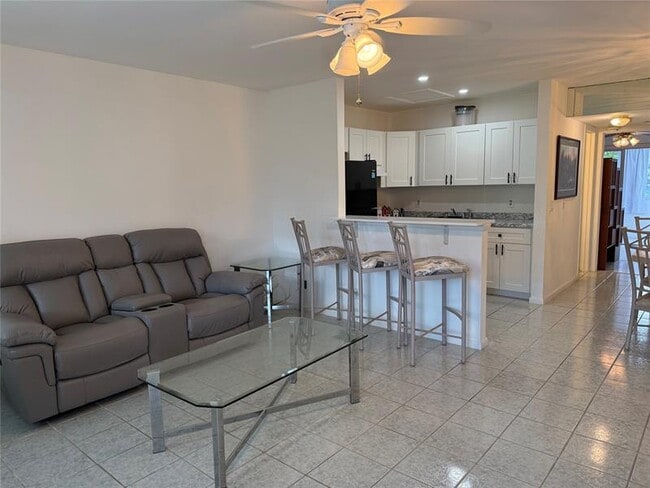 Building Photo - 203 Tilford J