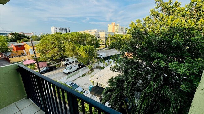 Building Photo - 1530 SW 2nd St