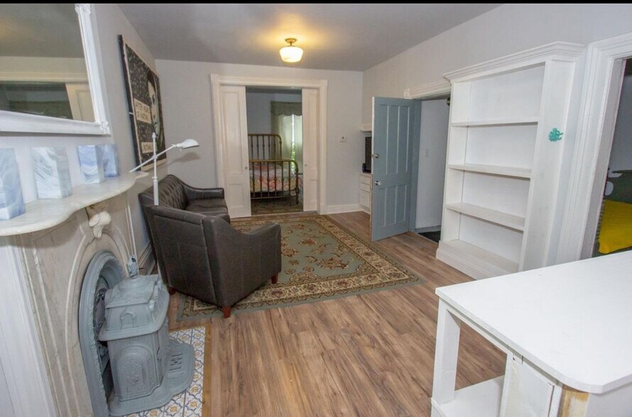 Building Photo - 116 9th St